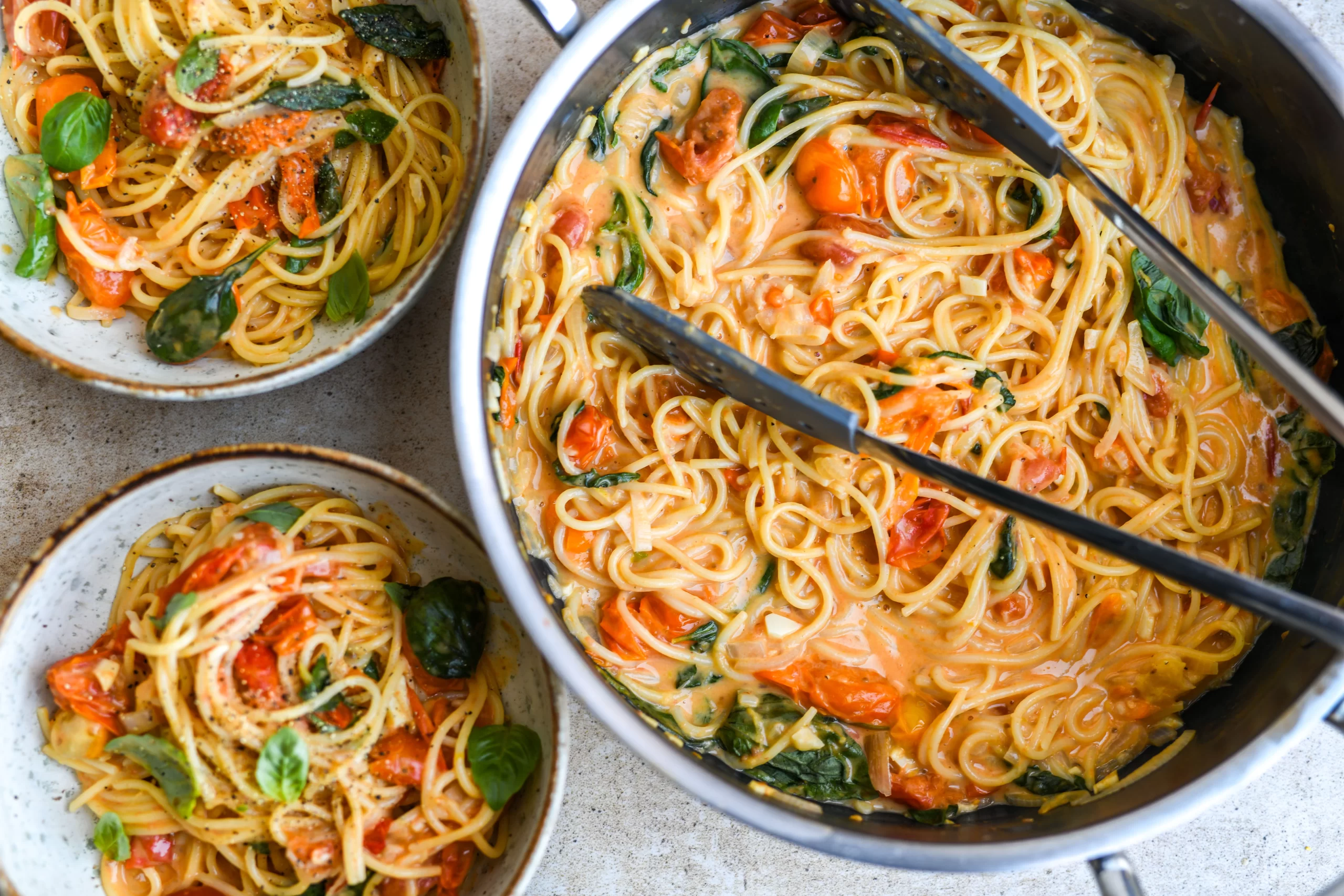 1-pot pasta with kitchen tongs